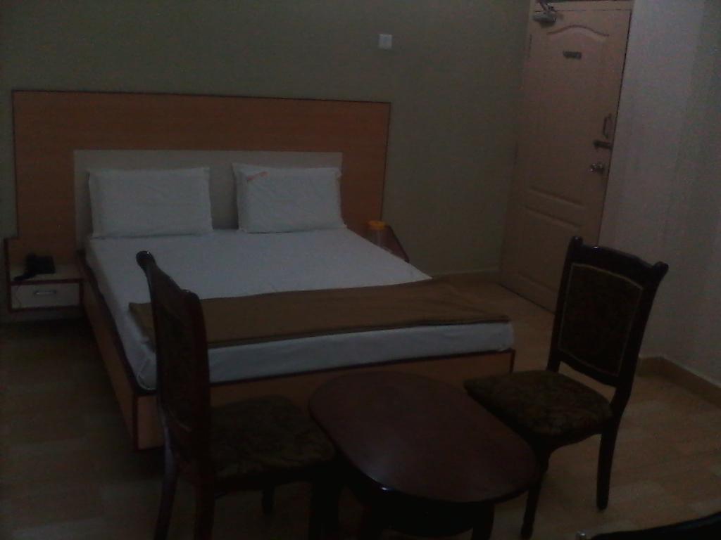 Hotel Pasuparthy Residency Τιρουπάτι Δωμάτιο φωτογραφία